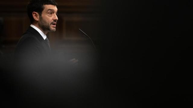 El ministro de Consumo, Pablo Bustinduy, durante una sesión plenaria en el Congreso.