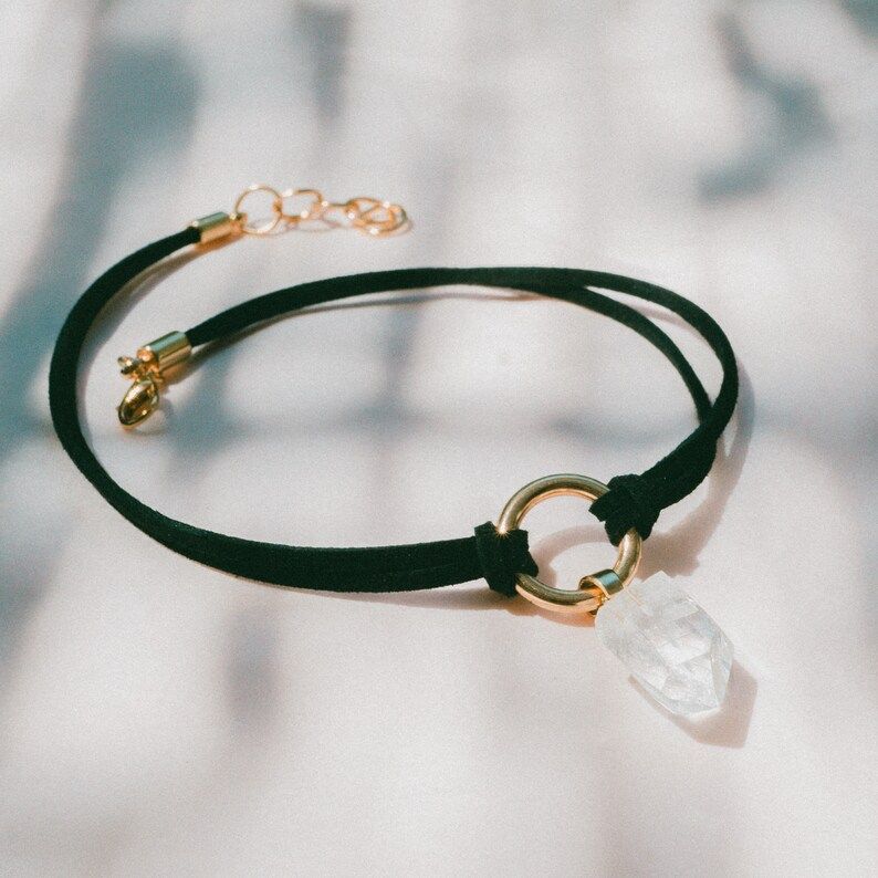 Choker con cuarzo.