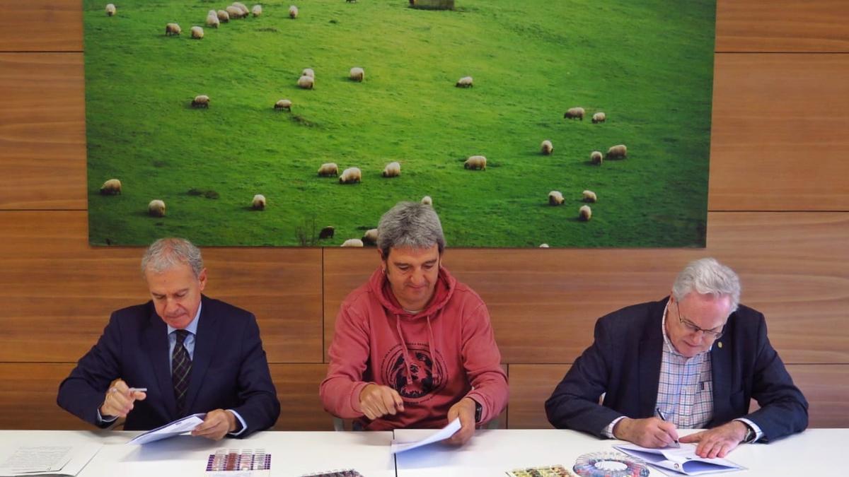 Firma de la adhesión de Idiazabal al programa