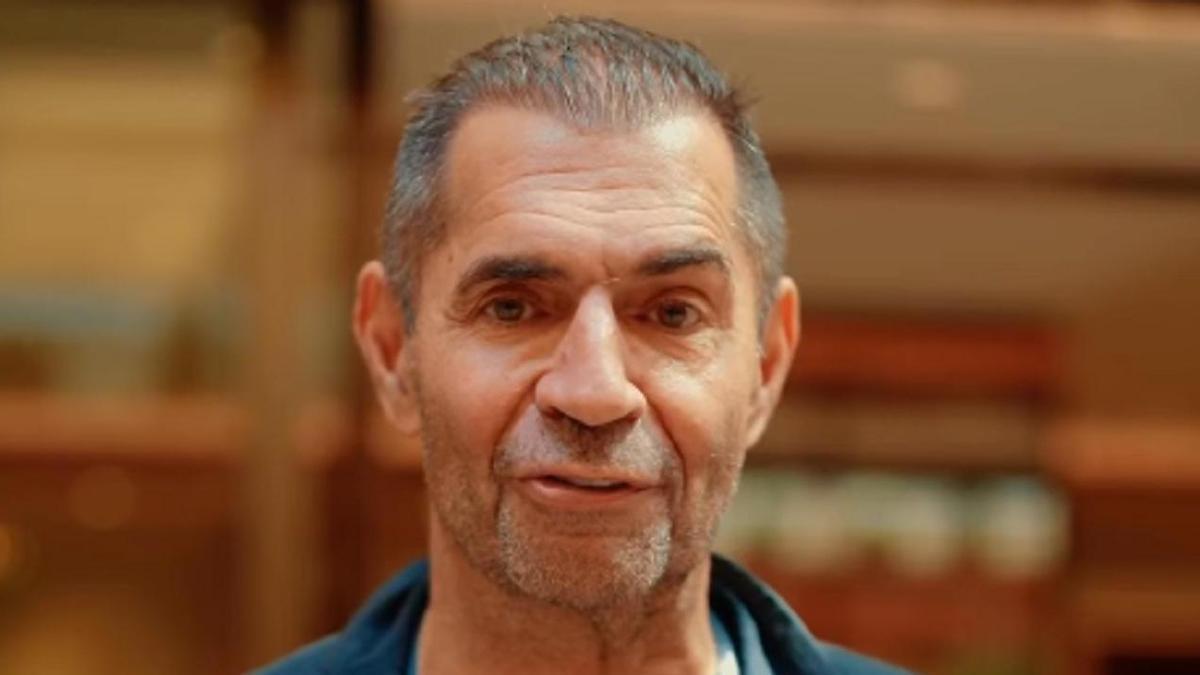 Aslani estaba en su clínica con varias personas cuando entró su atacante.