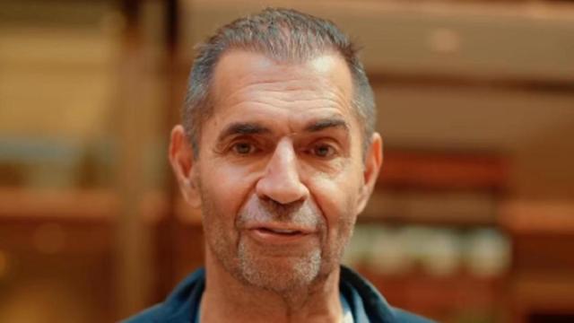 Aslani estaba en su clínica con varias personas cuando entró su atacante.
