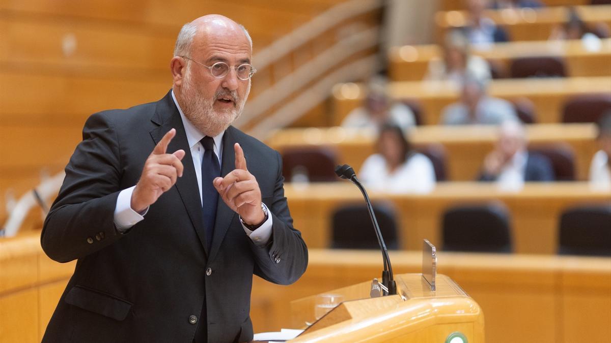 El senador de JxCat, Eduard Pujol, durante una sesión plenaria en el Senado.