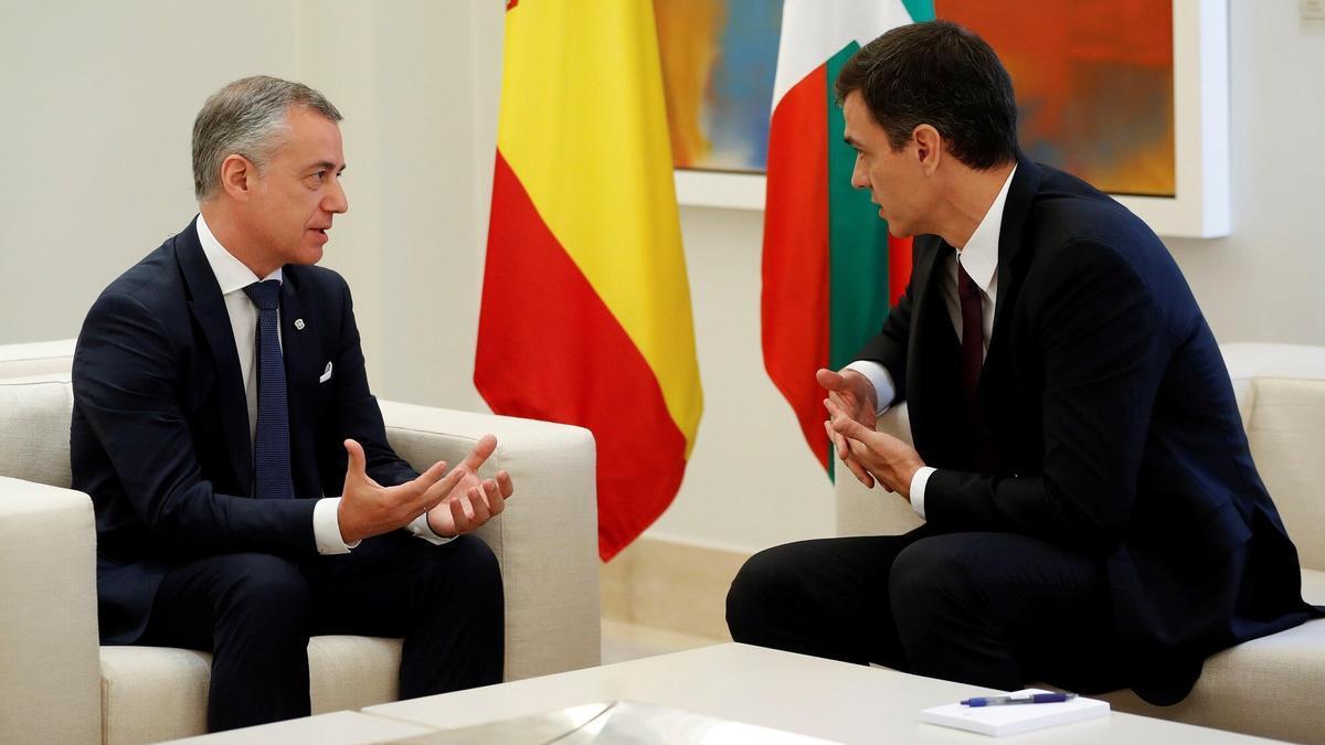El lehendakari, Iñigo Urkullu, con el presidente del Gobierno español, Pedro Sánchez, en una reunión anterior