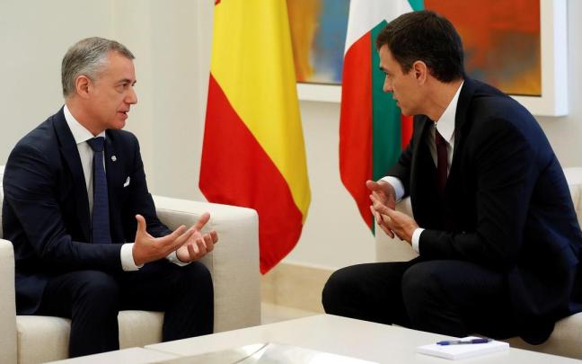 El lehendakari, Iñigo Urkullu, con el presidente del Gobierno español, Pedro Sánchez, en una reunión anterior