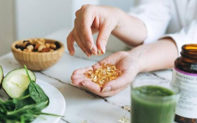 Es indispensable para la producción de energía, el funcionamiento del sistema nervioso, la relajación muscular y la síntesis de neurotransmisores como la serotonina y la melatonina