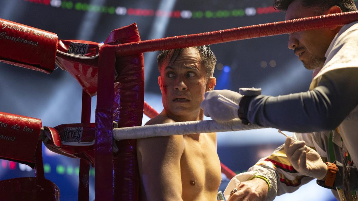 El actor Gael García Bernal, en una escena de la serie ‘La máquina’