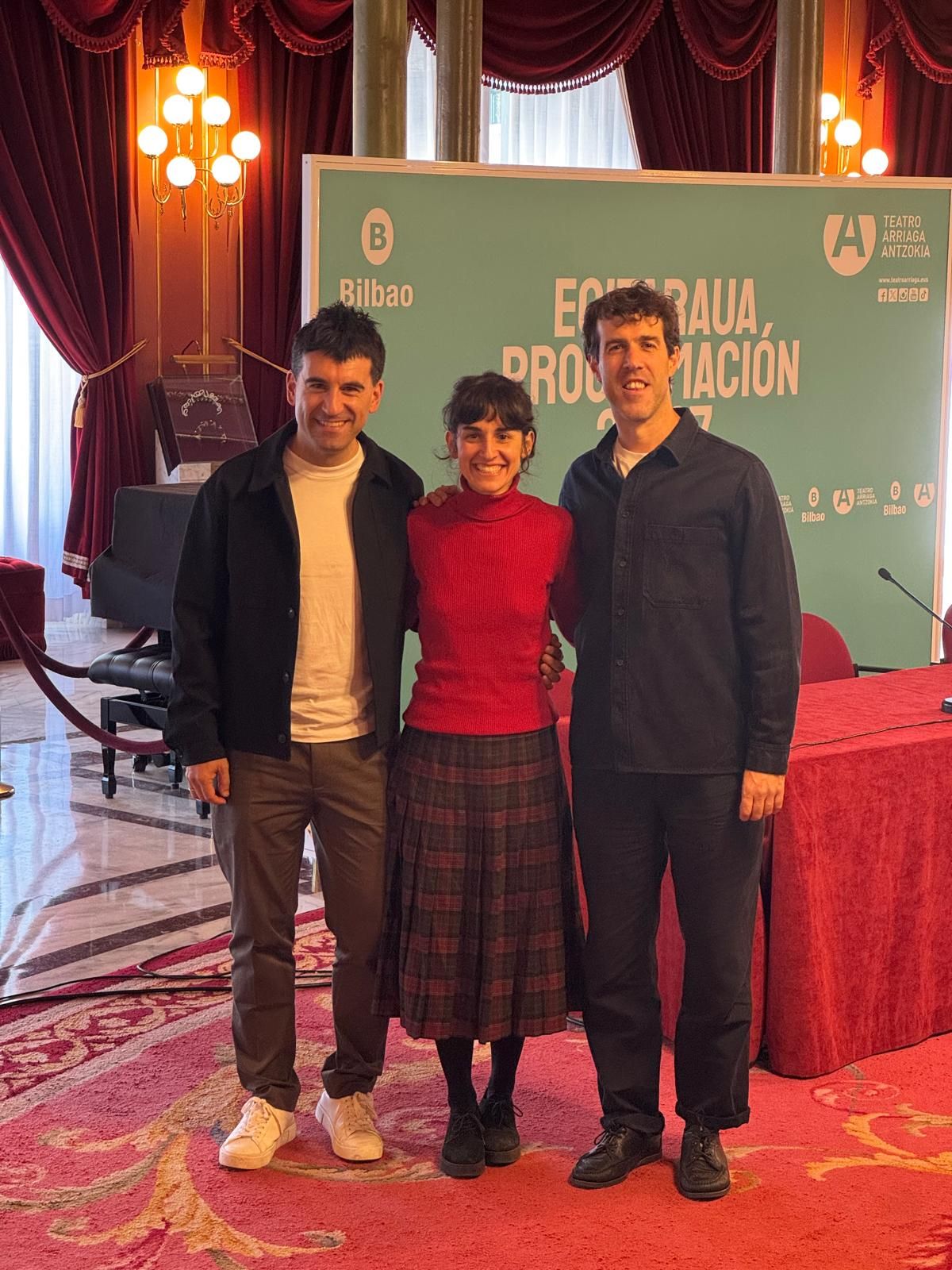 Biain con Nerea Alberdi y Aitor Etxebarria, al frente de la composición musical de la obra.