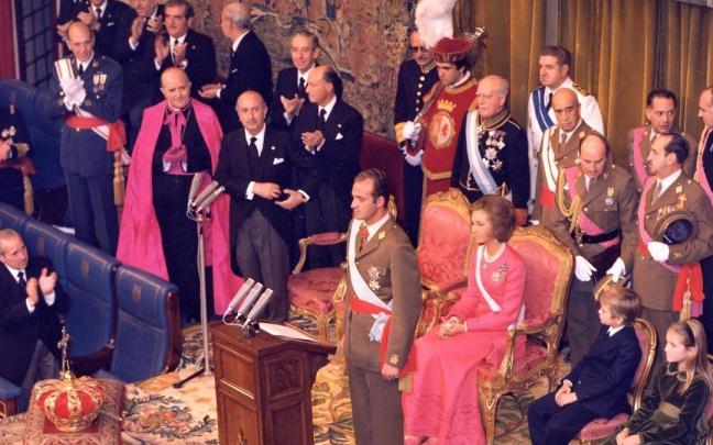 Juan Carlos I, en el Palacio de las Cortes, el actual Congreso de los Diputados, el 22 de octubre de 1975, día de su coronación.