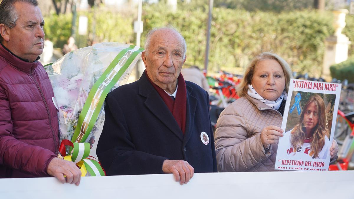 José Antonio Casanueva, abuelo de Marta del Castillo, en la concentración por el 14 aniversario del asesinato de Marta del Castillo.