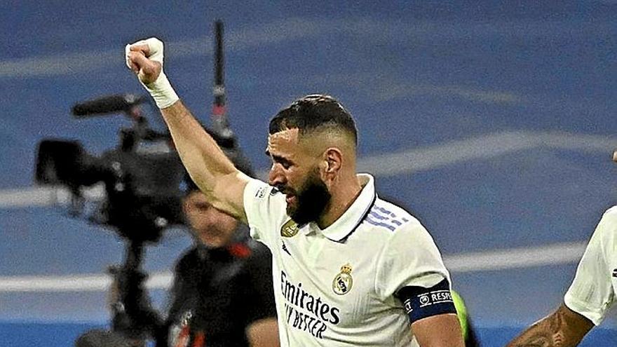 Benzema celebra su gol al Liverpool en el Bernabéu. | FOTO: JUAN SORIANO