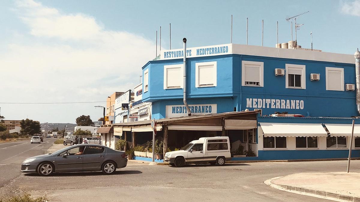 El antiguo Bar España, rebautizado como restaurante Mediterráneo, junto a la N-340 en Benicarló, en una imagen de archivo.