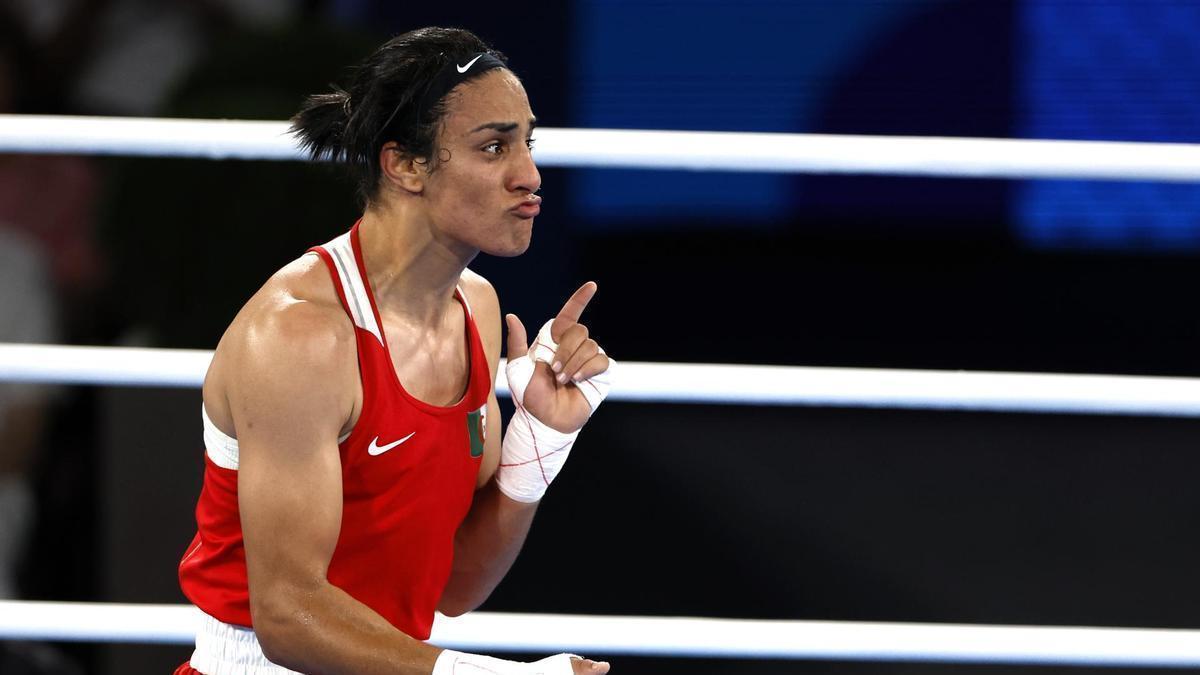 Imane Khelif celebra su triunfo en la final de París 2024.