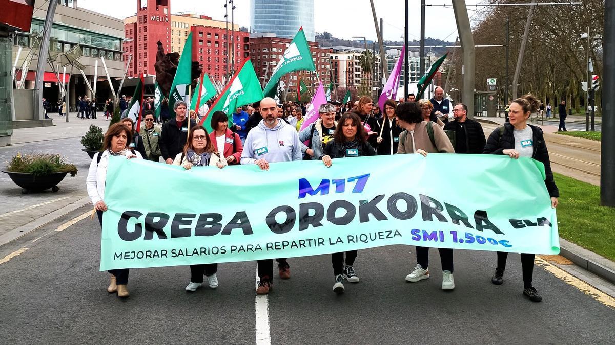 Manifestación de ELA en favor de la huelga del 17 de marzo por un smi propio.