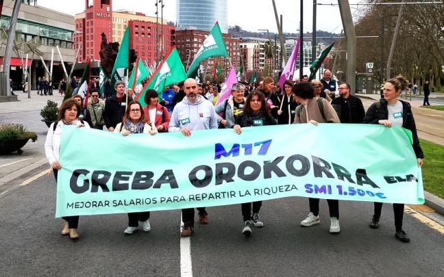 Manifestación de ELA en favor de la huelga del 17 de marzo por un smi propio.