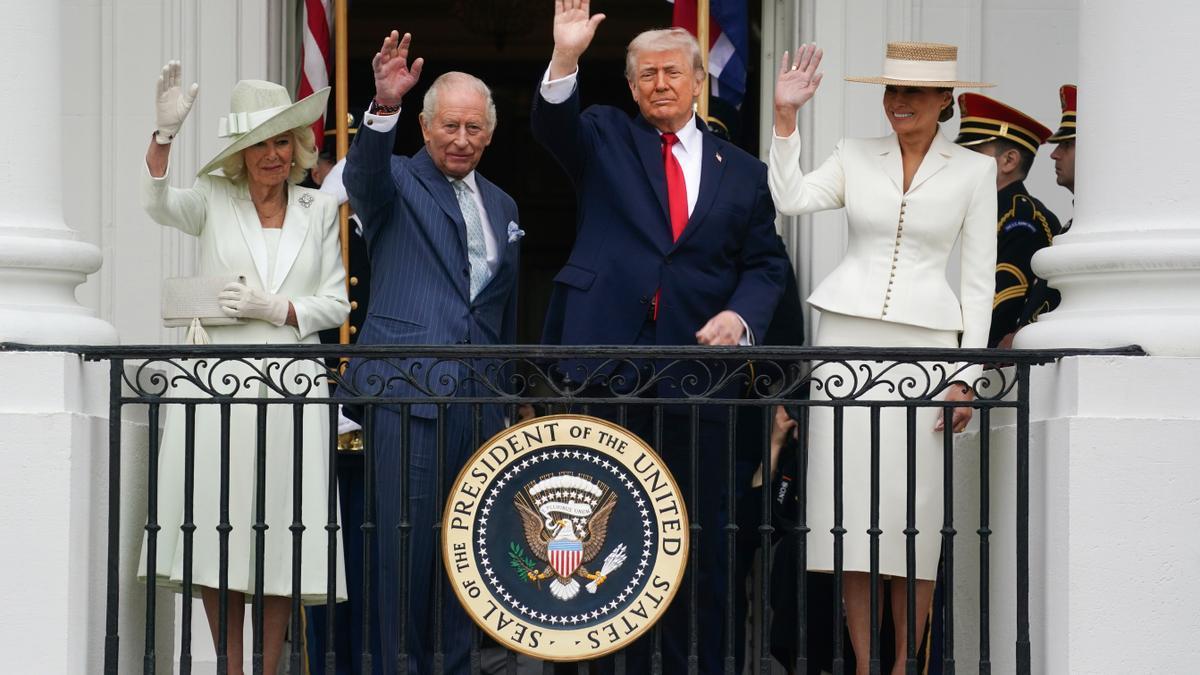 Donald y Melania Trump junto a los reyes de Inglaterra en la Casa Blanca