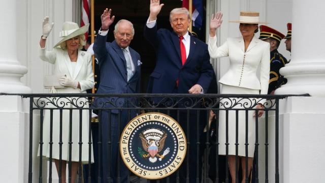 Donald y Melania Trump junto a los reyes de Inglaterra en la Casa Blanca