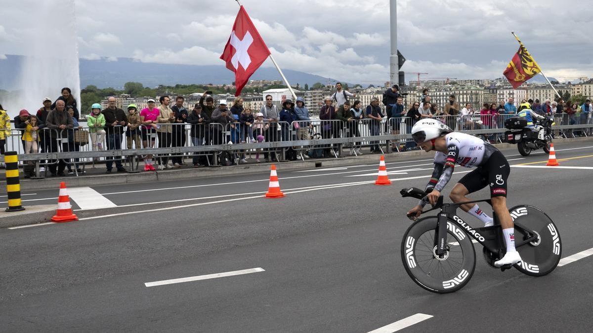 Joao Almeida, durante la crono en Ginebra.