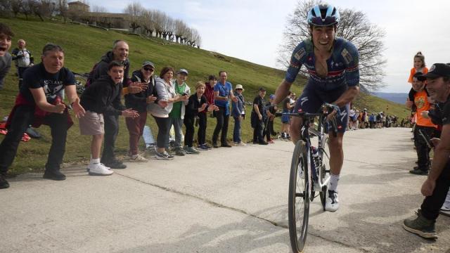 Mikel Landa asciende San Miguel de Aralar durante la pasada Itzulia.