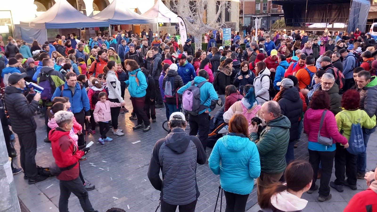 Ambiente en la plaza Juan Urrutia de Amurrio en una anterior Babio Igoera