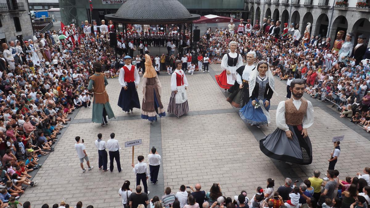 Los gigantes y cabezudos volverán a tomar las calles de Azpeitia en el Umeen Eguna