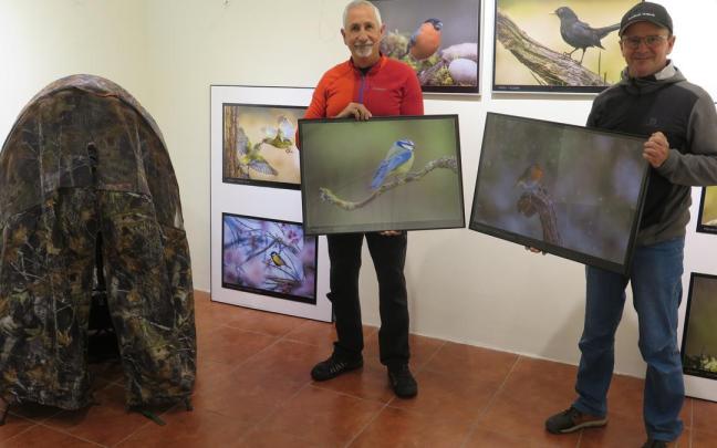 Miguel Ángel Pérez y Carlos Mediavilla, en la exposición. / Asier Zaldua Miguel Ángel Pérez y Carlos Mediavilla, en la exposición.