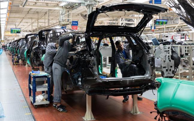 Cadena de montaje en una fábrica de automóviles en Alemania. / Freepik