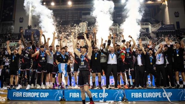 Miribilla aguarda a repetir esta noche esta misma imagen con un Bilbao Basket campeón europeo. / FIBA EUROPE CUP