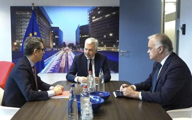 El comisario de Justicia europeo, Didier Reynders en su último encuentro con Félix Bolaños y Esteban González Pons. / EFE El comisario de Justicia europeo, Didier Reynders en su último encuentro con Félix Bolaños y Esteban González Pons.