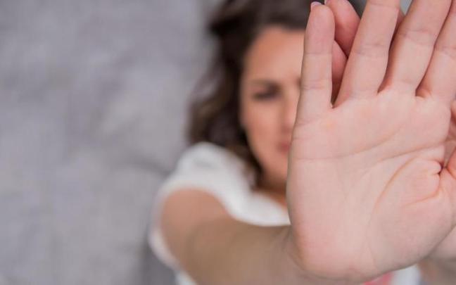 La mujer ha resultado herida leve