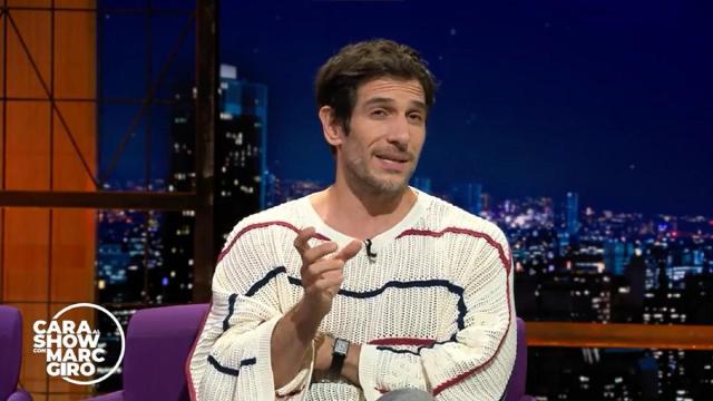Quim Gutiérrez muestra su apoyo a las educadoras infantiles, en huelga desde abril para exigir el reconocimiento de su profesión.