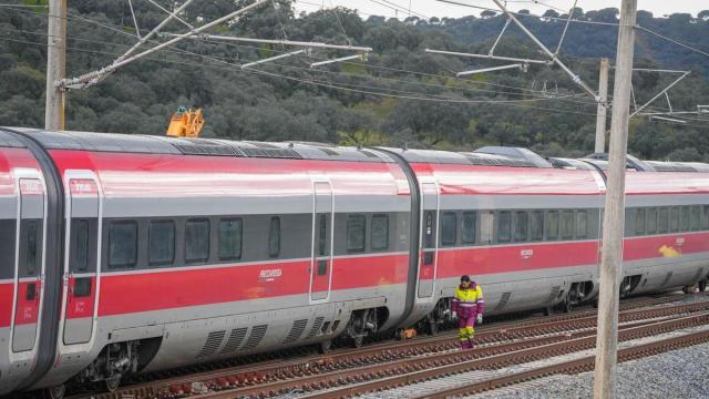 Continúan los trabajos de desmontaje y retirada de vagones