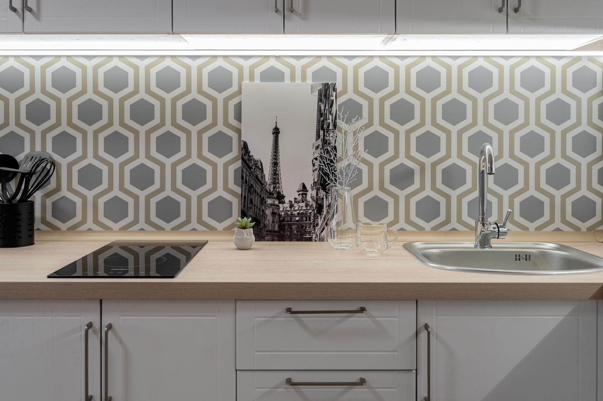 Cocina con un vinilo elegante y moderno.