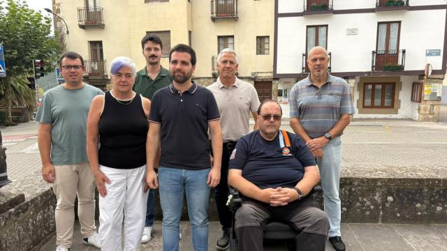 Representantes del PNV en los ayuntamientos de la comarca en la presentación de sus reivindicaciones en materia de movilidad.