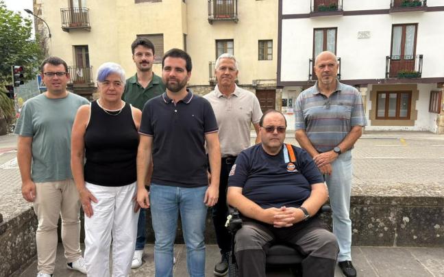 Representantes del PNV en los ayuntamientos de la comarca en la presentación de sus reivindicaciones en materia de movilidad.