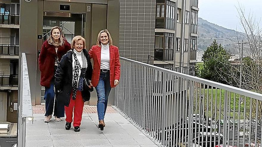 Barakaldo estrena los tres nuevos ascensores urbanos de La Inmaculada, en Cruces
