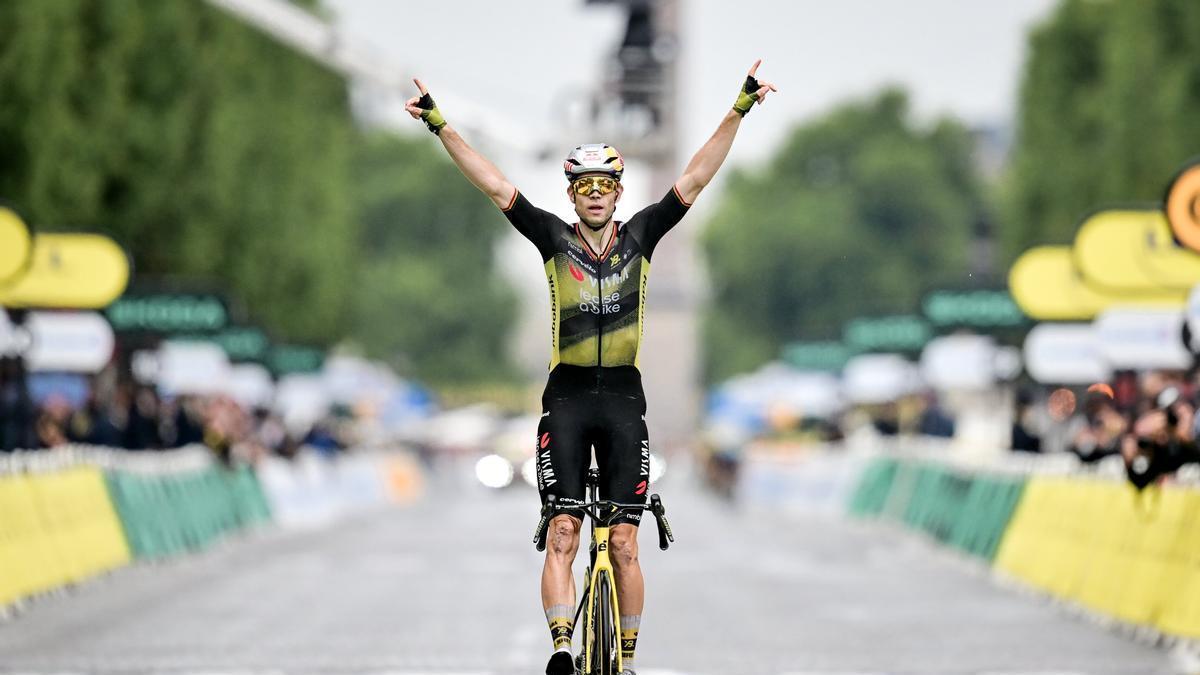 Van Aert celebra la victoria.