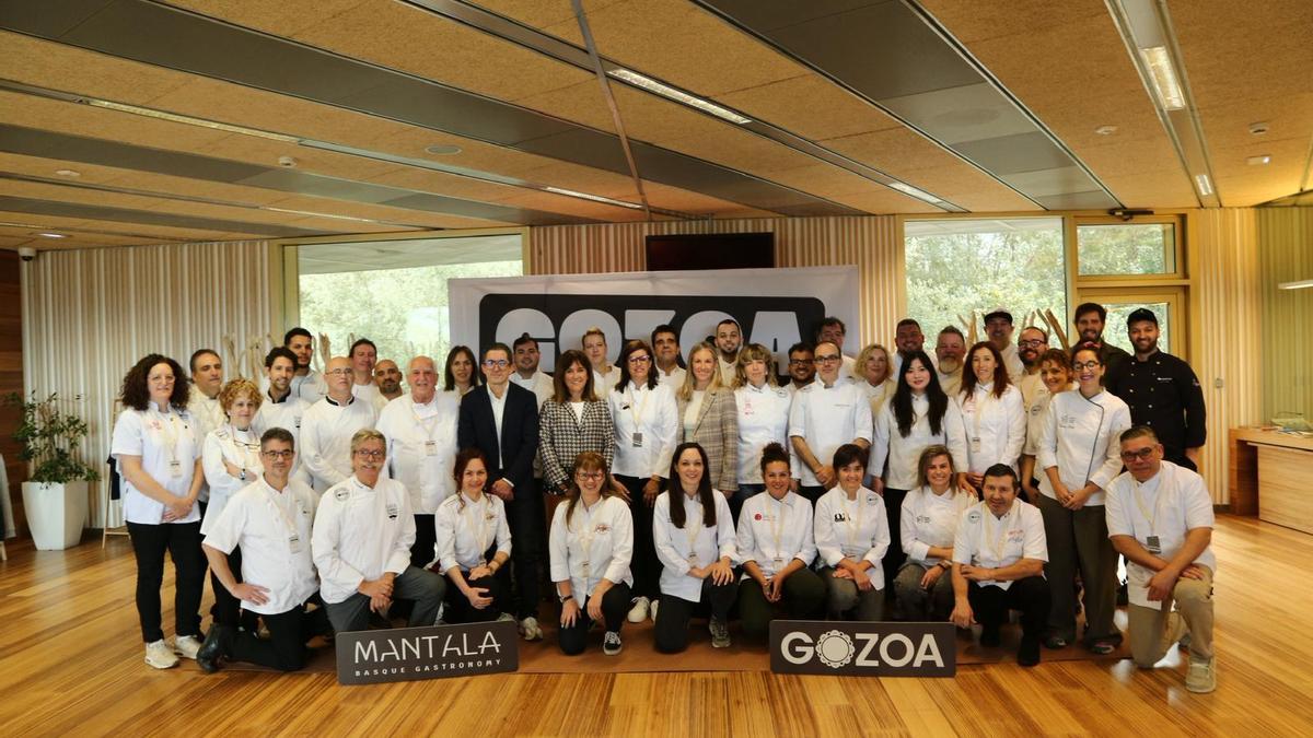 Foto de familia de los asistentes al primer Congreso de Pastelería Artesana de Euska Herria.