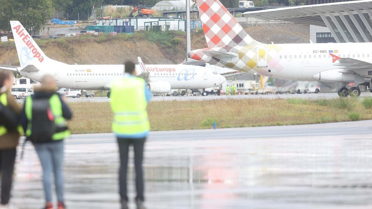 Entrada de fotógrafos al aeropuerto de Bilbao aficionados a la aeronáutica
