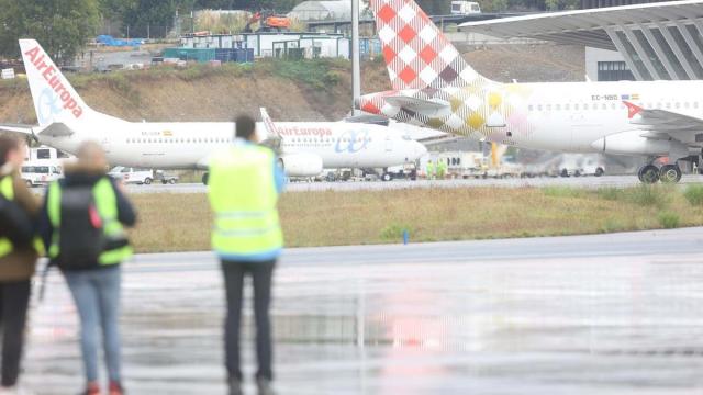 Entrada de fotógrafos al aeropuerto de Bilbao aficionados a la aeronáutica