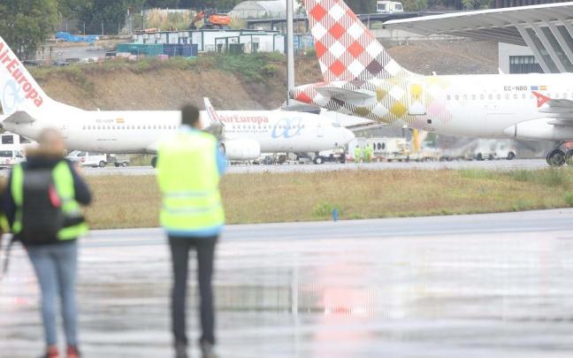 Entrada de fotógrafos al aeropuerto de Bilbao aficionados a la aeronáutica