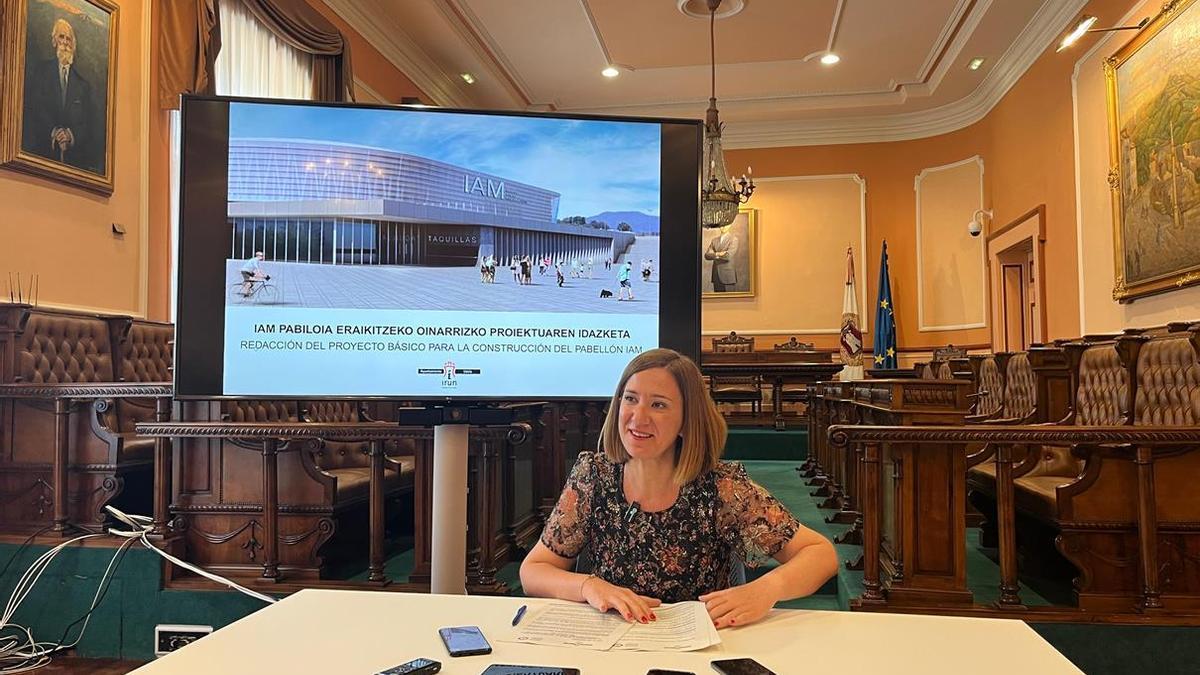 Cristina Laborda, alcaldesa de Irun, esta mañana durante su comparecencia ante los medios de comunicación.