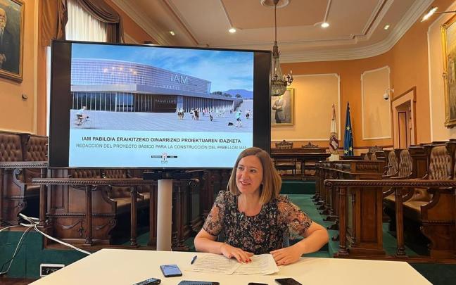 Cristina Laborda, alcaldesa de Irun, esta mañana durante su comparecencia ante los medios de comunicación.