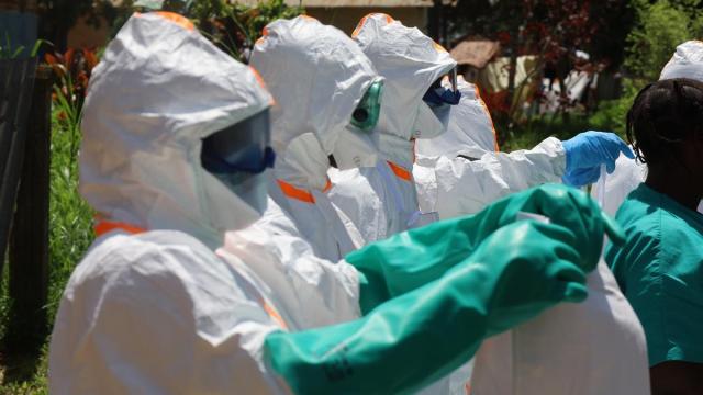 Sanitarios, durante la epidemia de ébola en RDC.