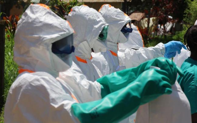 Sanitarios, durante la epidemia de ébola en RDC.