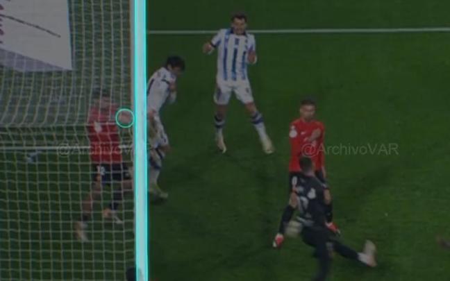 Captura de pantalla del vídeo publicado en la red social X por la cuenta 'Archivo VAR'. / N.G.