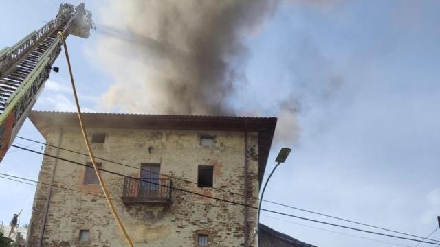 Incendio en un caserío de Arrankudiaga-Zollo