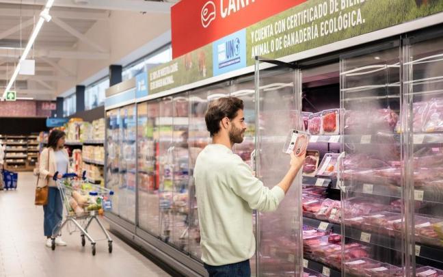 Varias personas en un supermercado de Aldi.