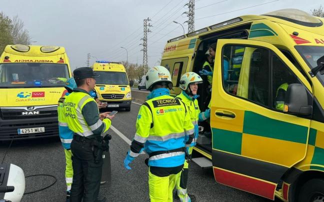 Equipos de emergencia en el lugar del accidente.