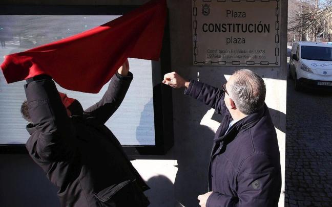 El alcalde de Pamplona, Enrique Maya, descubre la plaza de la renombrada plaza Baluarte, en enero de 2022. El alcalde de Pamplona, Enrique Maya, descubre la plaza de la renombrada plaza Baluarte, en enero de 2022.
