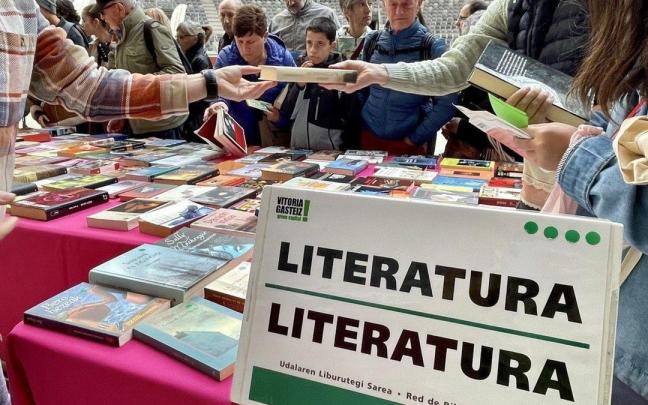 Liburuak Trukatzeko XV. Azoka egingo da urriaren 25ean eta 26an Gasteizko Iradier Arenan.
